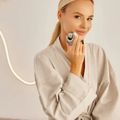 Gesichtsmassagegerät mit Kryotherapie- und Thermotherapiefunktionen, weiß