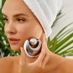 Gesichtsmassagegerät mit Kryotherapie- und Thermotherapiefunktionen, weiß