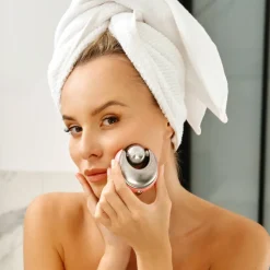 Gesichtsmassagegerät mit Kälte- und Wärmetherapie, rosa