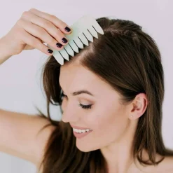 Haarkamm zur Kopfhautmassage aus Jade