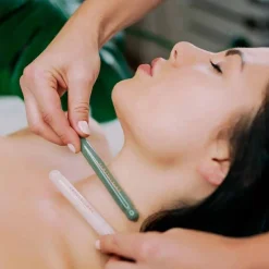 Massagegerät aus Aventurin für das Gesicht